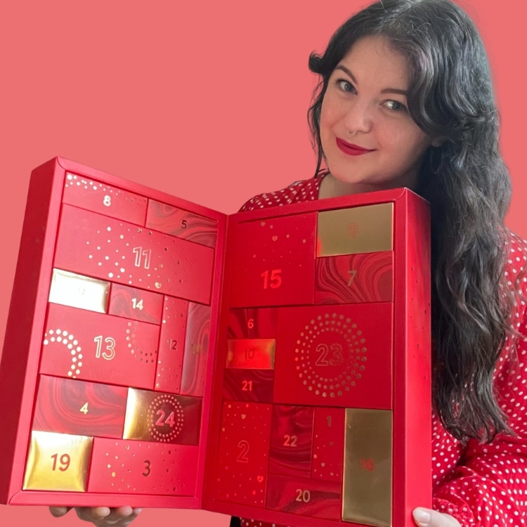 Compare Lovehoney x Womanizer Sex Toy Advent Calendar (24 day)